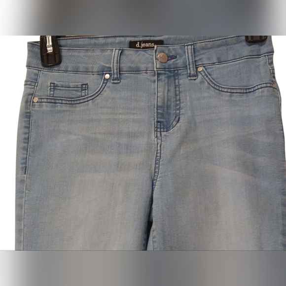 d. Jeans - Ladies Straight Leg Skinny Jeans, 5 Pocket Style, Size 4 - Picture 5 of 7